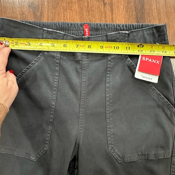 Spanx Stretch Twill Cargo Jogger Pants Washed Black Women's Size M NWT - Picture 6 of 10